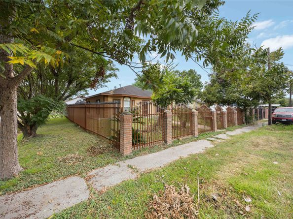 7334 Anzac Street, Houston TX 77020