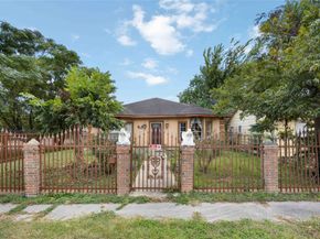 7334 Anzac Street, Houston TX 77020