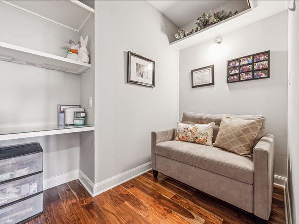 651 Bering Drive 1402, Houston TX 77057