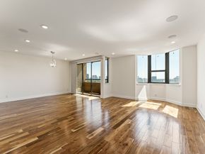 651 Bering Drive 1402, Houston TX 77057