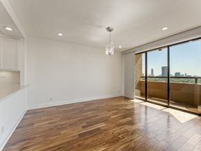 651 Bering Drive 1402, Houston TX 77057