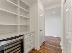 651 Bering Drive 1402, Houston TX 77057