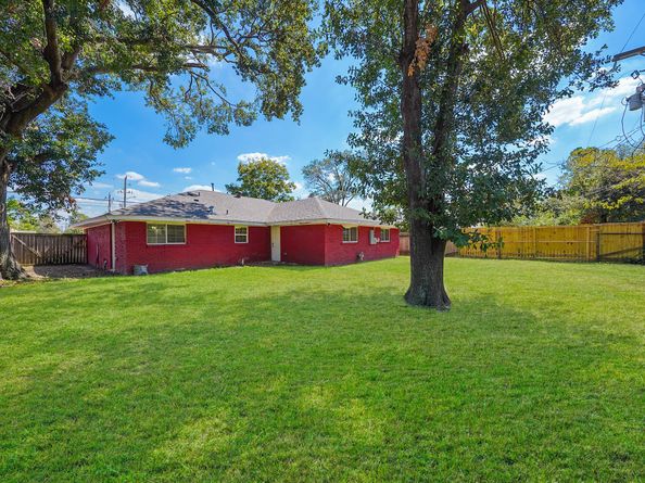 1337 Conrad Sauer Drive, Houston TX 77043