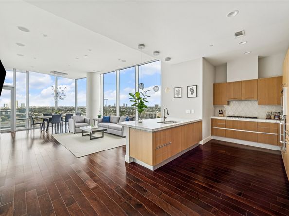 2727 Kirby Drive 12C, Houston TX 77098