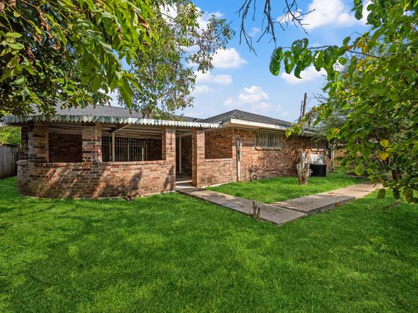 8622 Dover Street, Houston TX 77061