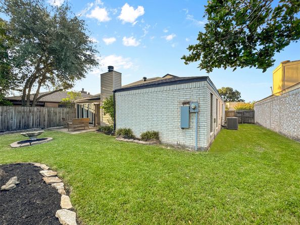 7519 Teal Run Drive, Houston TX 77071