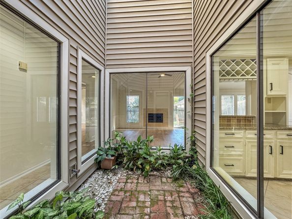 7519 Teal Run Drive, Houston TX 77071