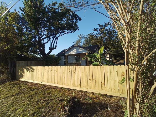 7415 El Paso Street, Houston TX 77020