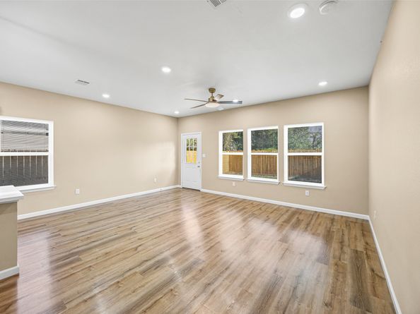 6719 Roanoke Street, Houston TX 77028