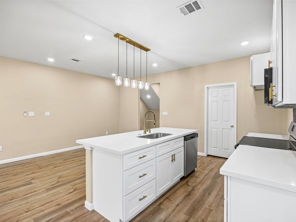 6719 Roanoke Street, Houston TX 77028