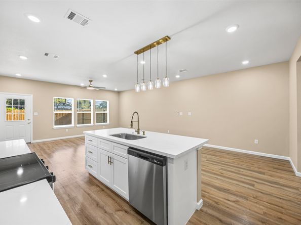 6719 Roanoke Street, Houston TX 77028