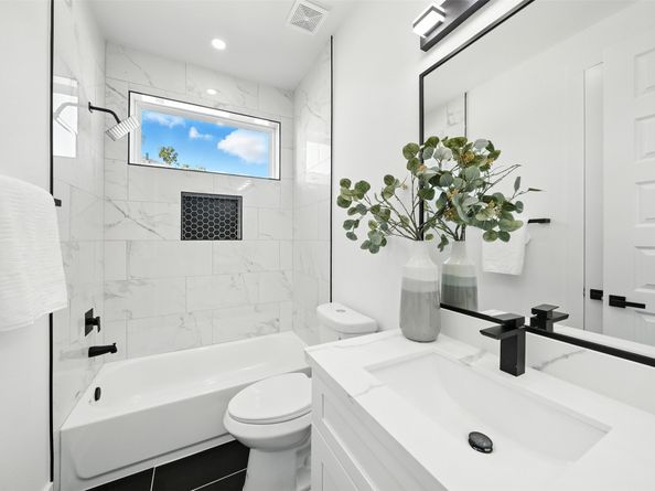 1913 Hoskins Drive H, Houston TX 77080