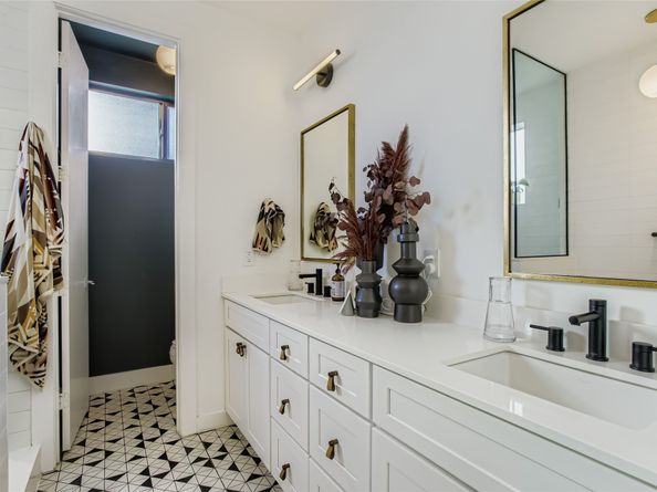 9613 Marlive Lane A, Houston TX 77025