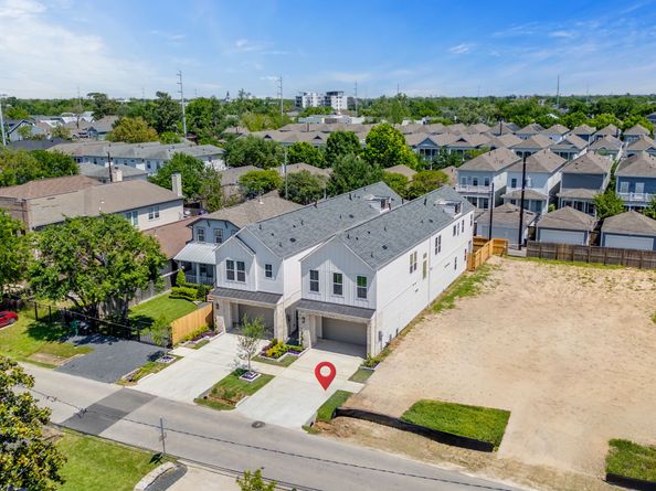710 Waverly Street D, Houston TX 77007
