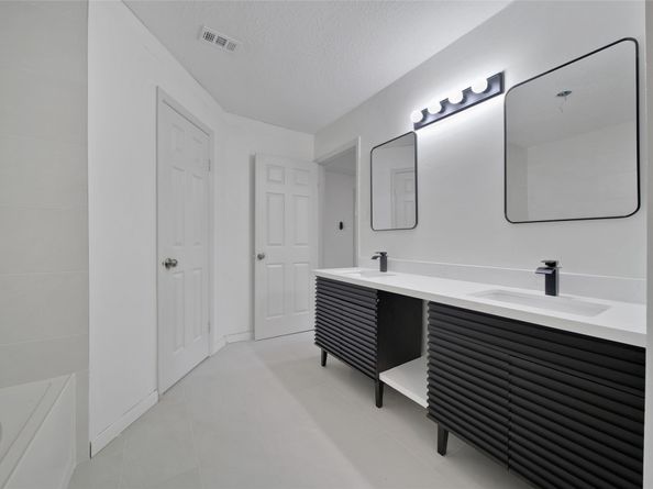 34 Village Knoll Place, The Woodlands TX 77381