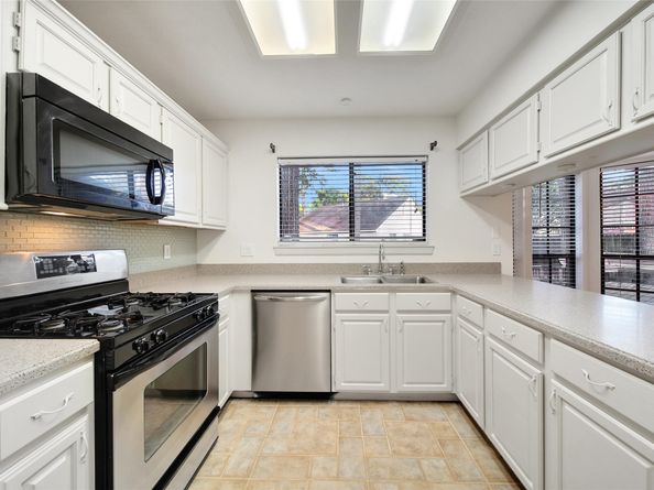 34 Village Knoll Place, The Woodlands TX 77381