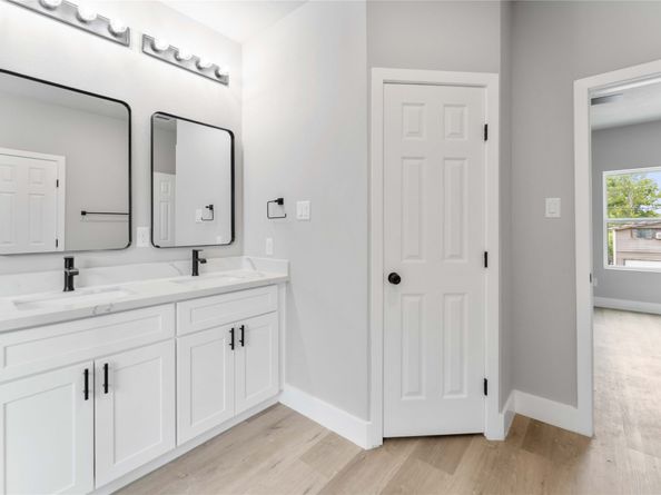 5420 Lynnfield Street A/B, Houston TX 77028