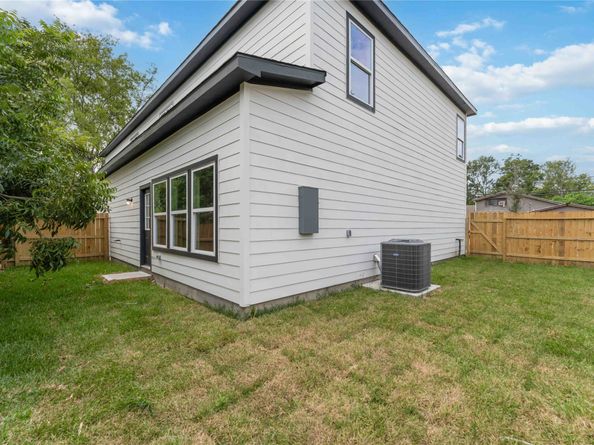 5420 Lynnfield Street A/B, Houston TX 77028