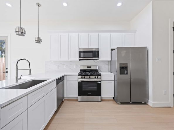 5222 Gold Street, Houston TX 77026