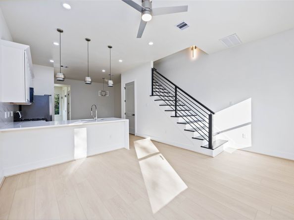 5222 Gold Street, Houston TX 77026