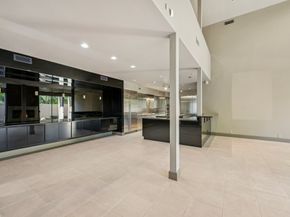 5 River Hollow Lane, Houston TX 77027