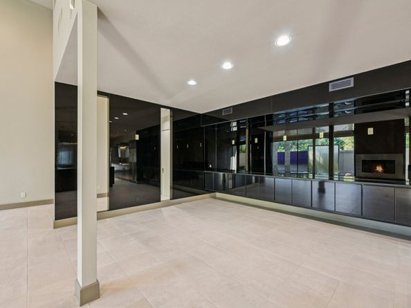 5 River Hollow Lane, Houston TX 77027