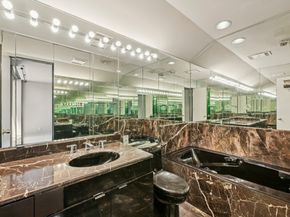 5 River Hollow Lane, Houston TX 77027