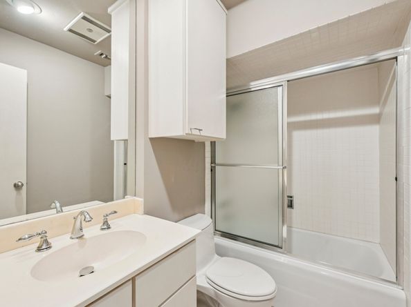 5 River Hollow Lane, Houston TX 77027