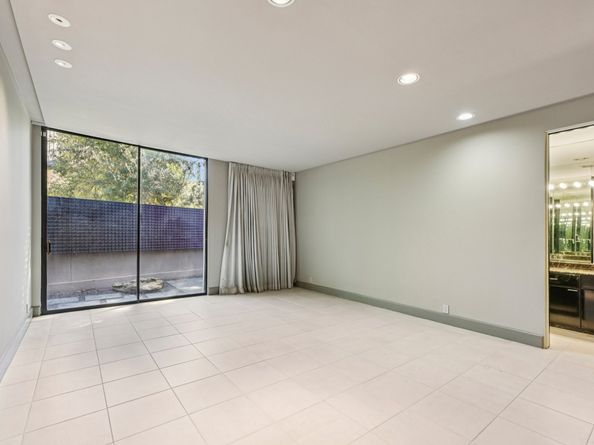 5 River Hollow Lane, Houston TX 77027