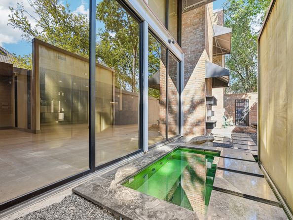 5 River Hollow Lane, Houston TX 77027