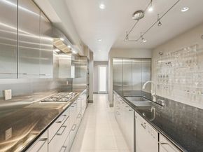 5 River Hollow Lane, Houston TX 77027