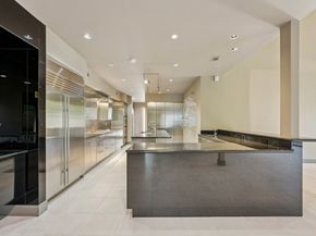 5 River Hollow Lane, Houston TX 77027