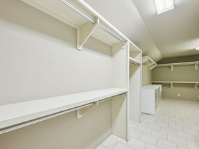 5 River Hollow Lane, Houston TX 77027