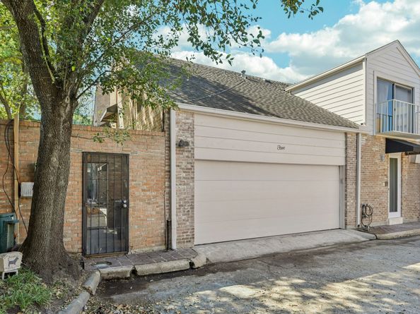 5 River Hollow Lane, Houston TX 77027