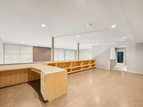 5 River Hollow Lane, Houston TX 77027