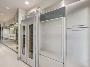 5 River Hollow Lane, Houston TX 77027