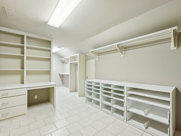 5 River Hollow Lane, Houston TX 77027