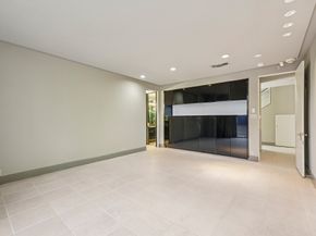 5 River Hollow Lane, Houston TX 77027