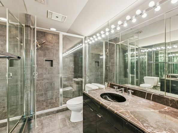 5 River Hollow Lane, Houston TX 77027