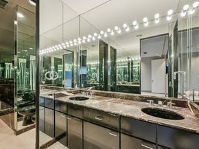 5 River Hollow Lane, Houston TX 77027