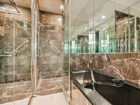 5 River Hollow Lane, Houston TX 77027