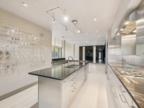 5 River Hollow Lane, Houston TX 77027