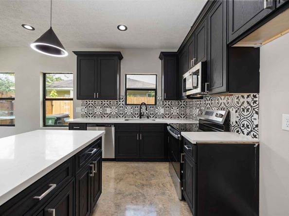 2407 Dolly Wright Street, Houston TX 77088