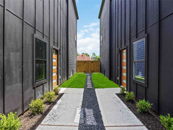 2407 Dolly Wright Street, Houston TX 77088