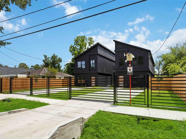 2407 Dolly Wright Street, Houston TX 77088