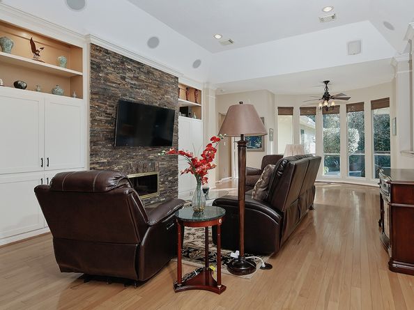 2 Taper Glow Place, The Woodlands TX 77381