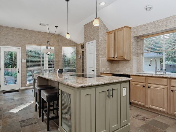 2 Taper Glow Place, The Woodlands TX 77381