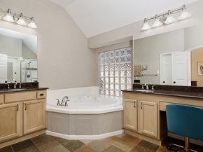 2 Taper Glow Place, The Woodlands TX 77381