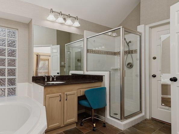 2 Taper Glow Place, The Woodlands TX 77381