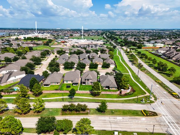 10111 Redgrove Falls Court, Cypress TX 77433